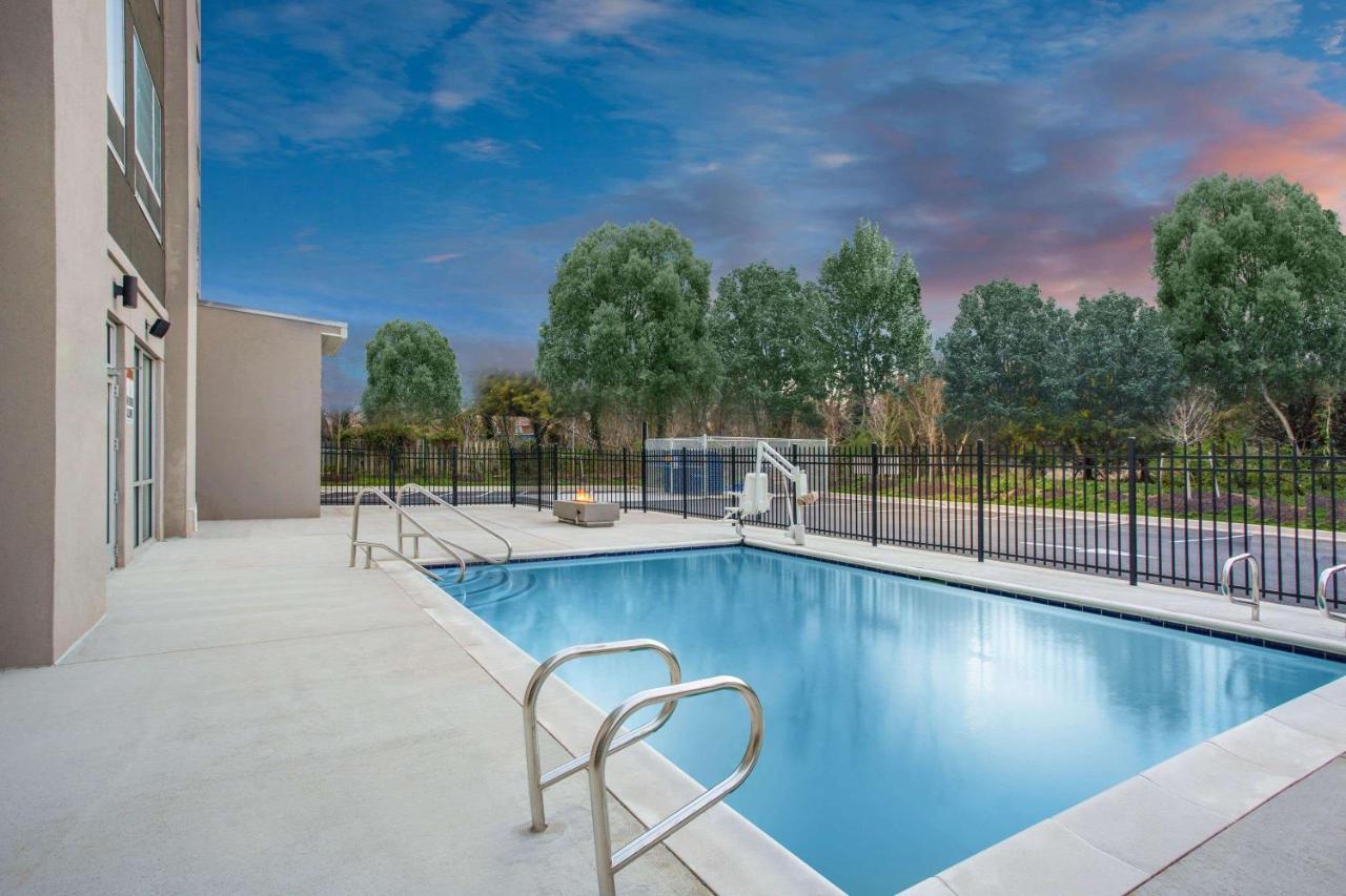 La Quinta Inn & Suites By Wyndham Manassas, Va- Dulles Airport Екстер'єр фото